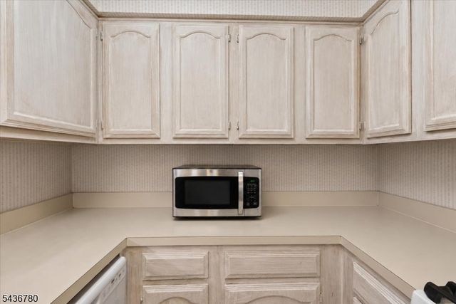 22 Willow Ci 702, Hamburg Boro, NJ 07419