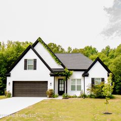 240 Crimsonwood Drive, Byhalia, MS 38611