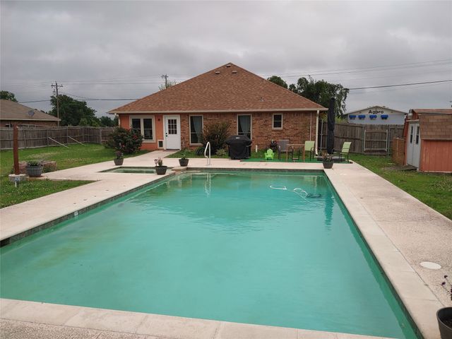 836 Airport Road, Reno, TX 75462