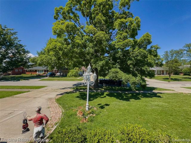 905 N Esplanade Street, Mount Clemens, MI 48043