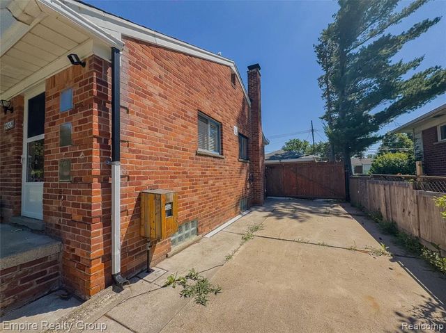905 N Esplanade Street, Mount Clemens, MI 48043