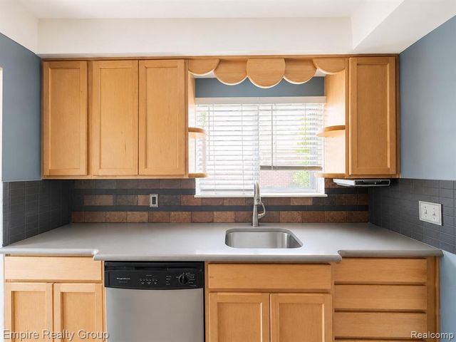 905 N Esplanade Street, Mount Clemens, MI 48043