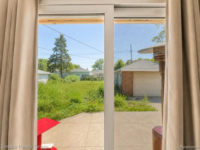 905 N Esplanade Street, Mount Clemens, MI 48043