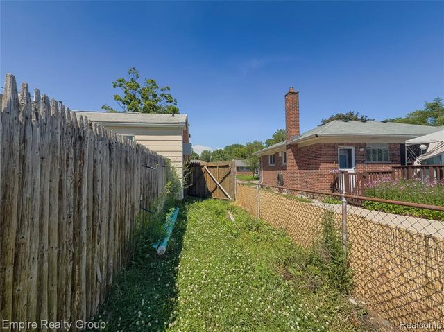 905 N Esplanade Street, Mount Clemens, MI 48043