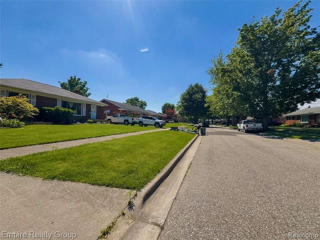 905 N Esplanade Street, Mount Clemens, MI 48043