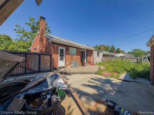905 N Esplanade Street, Mount Clemens, MI 48043