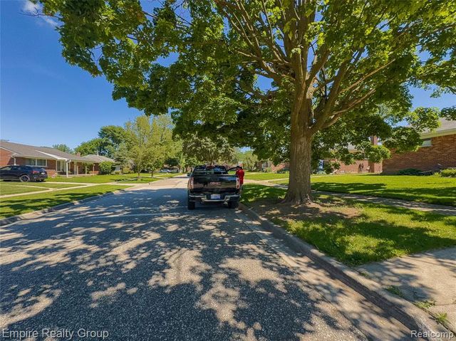 905 N Esplanade Street, Mount Clemens, MI 48043