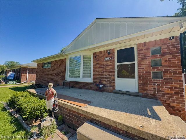 905 N Esplanade Street, Mount Clemens, MI 48043