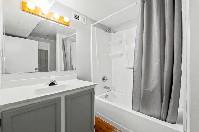 1020 N Brookfield St, Wichita, KS 67206