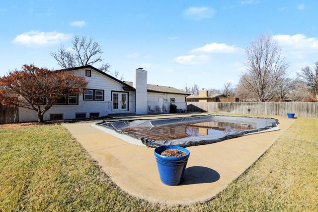 1020 N Brookfield St, Wichita, KS 67206