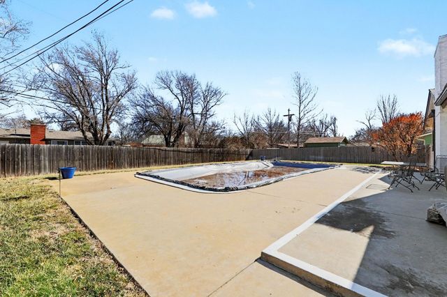 1020 N Brookfield St, Wichita, KS 67206