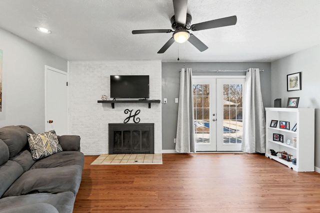 1020 N Brookfield St, Wichita, KS 67206