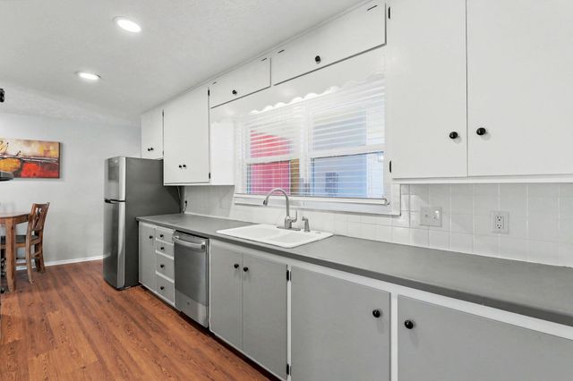 1020 N Brookfield St, Wichita, KS 67206