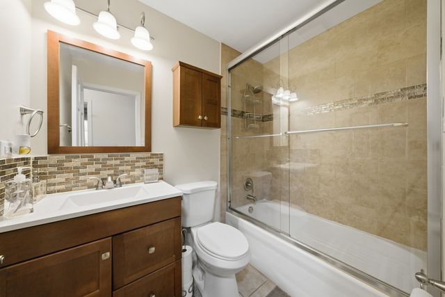 175 Creekside Drive, Bolingbrook, IL 60440