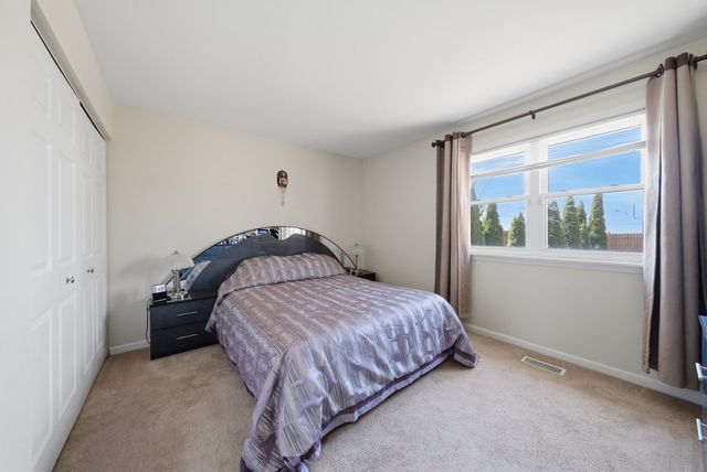 175 Creekside Drive, Bolingbrook, IL 60440