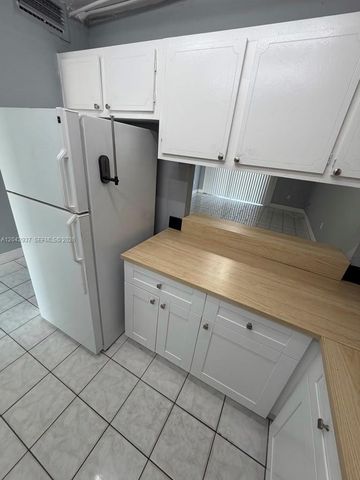 6070 W 19th Ave 314, Hialeah, FL 33012
