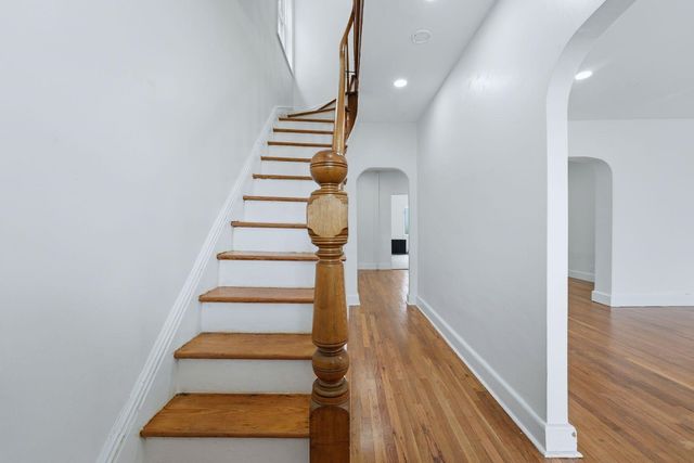 281 AVENUE C, Bayonne, NJ 07002