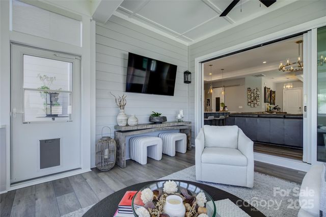 82132 Standing Oak Drive, Charlotte, NC 28278