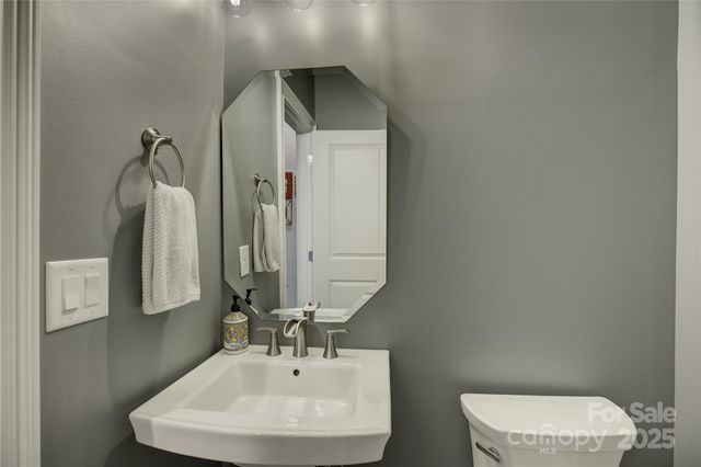 82132 Standing Oak Drive, Charlotte, NC 28278
