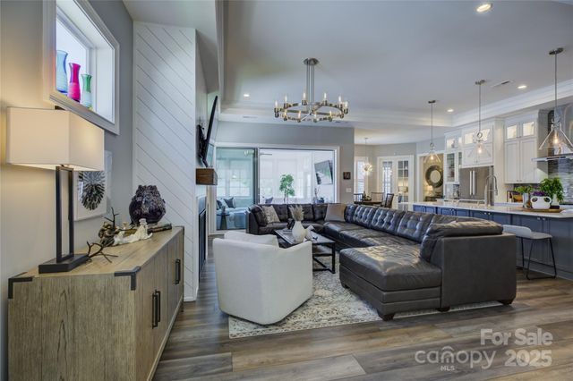 82132 Standing Oak Drive, Charlotte, NC 28278