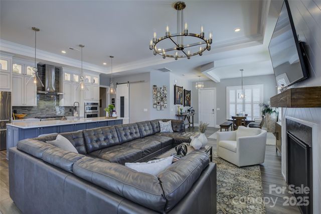 82132 Standing Oak Drive, Charlotte, NC 28278