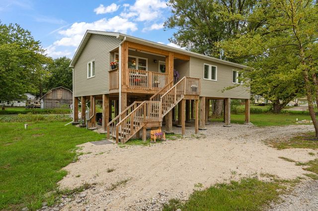 44 W Vick Tree Lane, Valparaiso, IN 46385