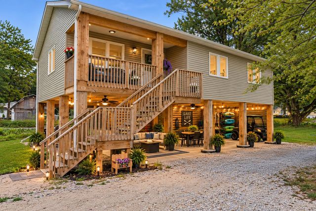 44 W Vick Tree Lane, Valparaiso, IN 46385