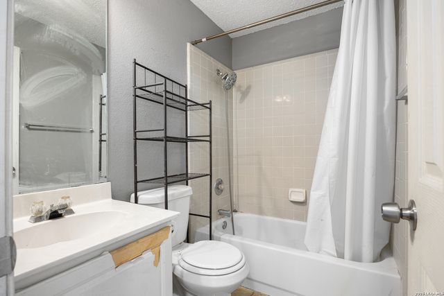 3519 Candlehead Ln, San Antonio, TX 78244