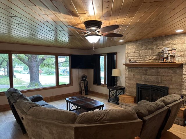 s1638 State Road 35, Alma, WI 54610