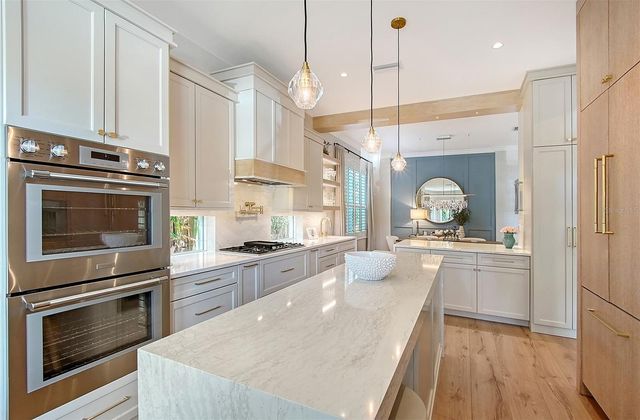 3921 MARAVIC PLACE, Sarasota, FL 34231