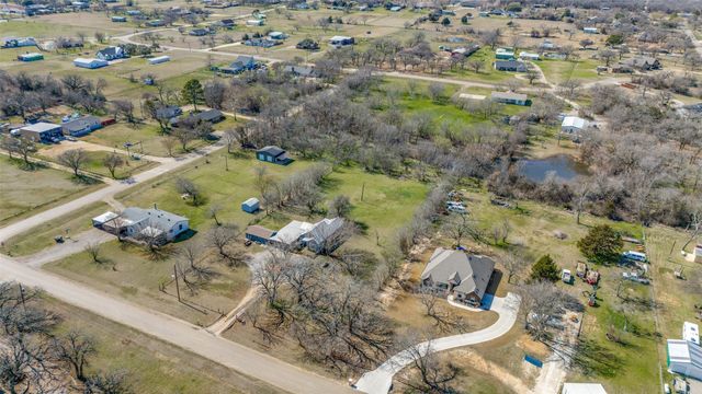 5705 Regalview Drive, Joshua, TX 76058