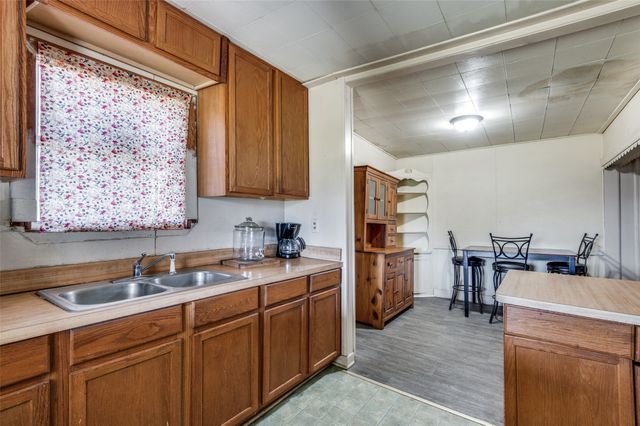 5705 Regalview Drive, Joshua, TX 76058