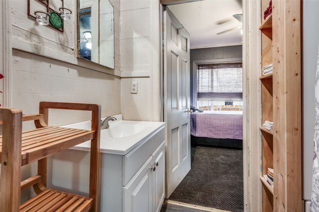 5705 Regalview Drive, Joshua, TX 76058