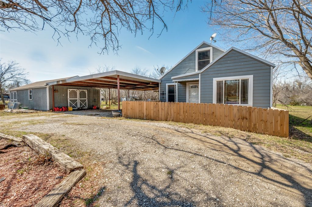 5705 Regalview Drive, Joshua, TX 76058