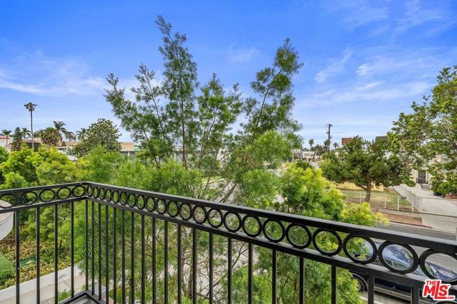 1060 S Bronson Avenue 1, Los Angeles, CA 90019