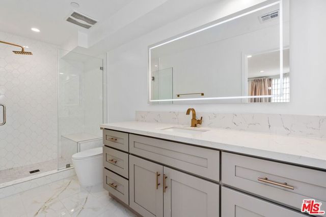 1060 S Bronson Avenue 1, Los Angeles, CA 90019