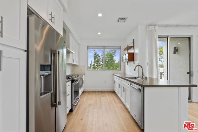 1060 S Bronson Avenue 1, Los Angeles, CA 90019