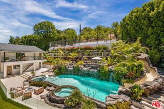 4322 Hayvenhurst Avenue, Encino, CA 91436