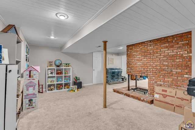 8425 SW 21st St, Topeka, KS 66615