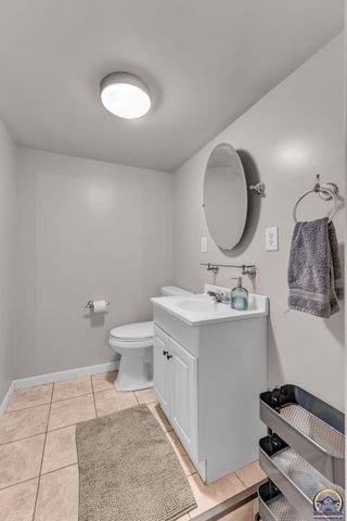 8425 SW 21st St, Topeka, KS 66615