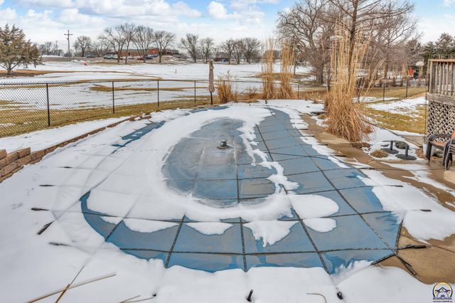 8425 SW 21st St, Topeka, KS 66615