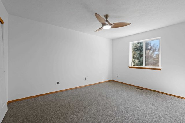 216 S Corbin Ln, Greenacres, WA 99016