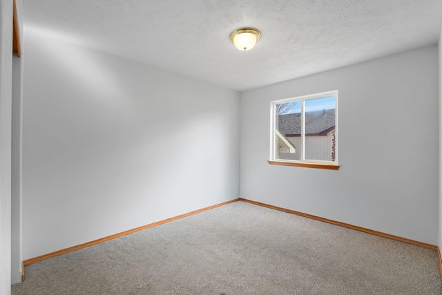 216 S Corbin Ln, Greenacres, WA 99016