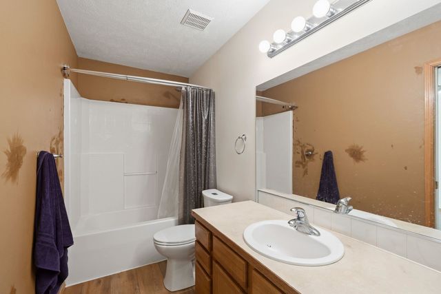216 S Corbin Ln, Greenacres, WA 99016
