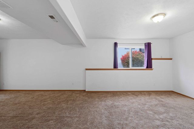 216 S Corbin Ln, Greenacres, WA 99016