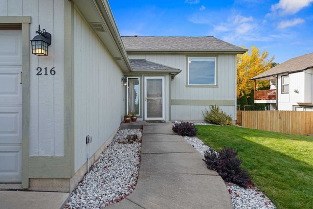 216 S Corbin Ln, Greenacres, WA 99016