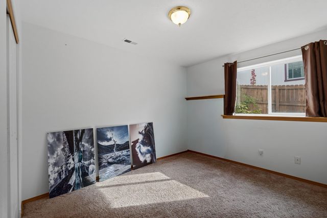 216 S Corbin Ln, Greenacres, WA 99016