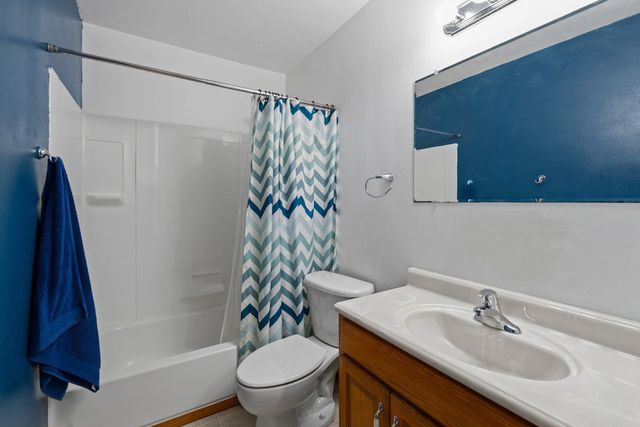 216 S Corbin Ln, Greenacres, WA 99016