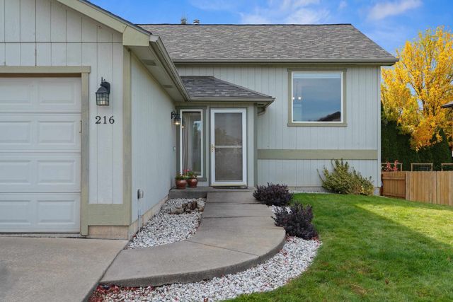 216 S Corbin Ln, Greenacres, WA 99016