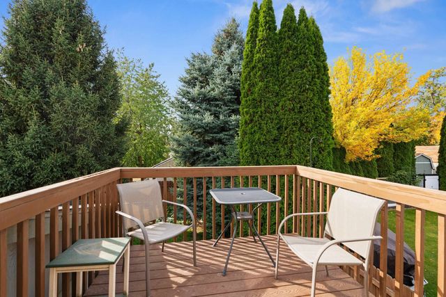 216 S Corbin Ln, Greenacres, WA 99016
